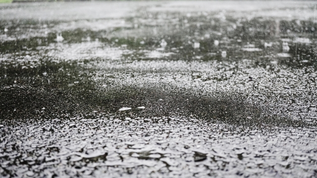 【やさしい日本語】にわか雨（あめ）